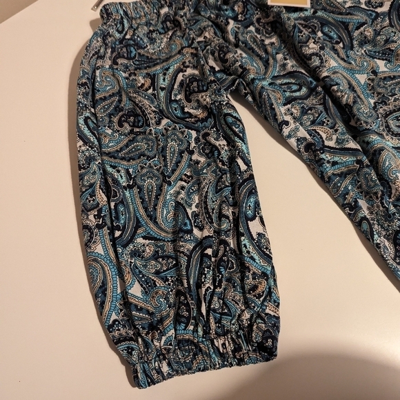 𝅺MICHAEL kors paisley print off the shoulder tie top. - Picture 3 of 6